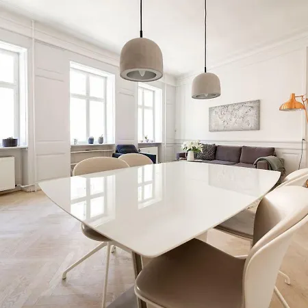 Modern Living In Historical Building Apartment Kopenhagen